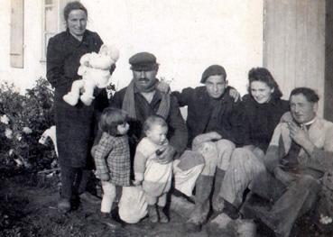 Iconographie - Famille de matelots posant avec un enfant