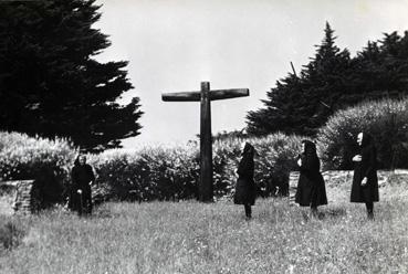 Iconographie - Vieilles femmes à la chapelle de Montfort