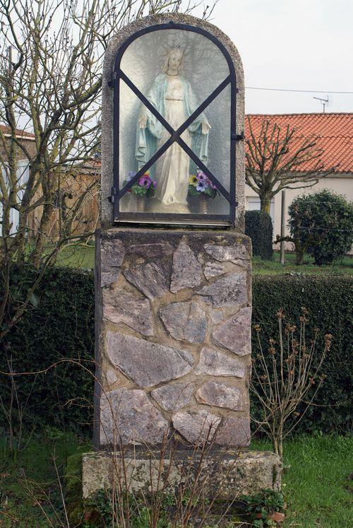 Iconographie - Statue de la Vierge, les Roches 