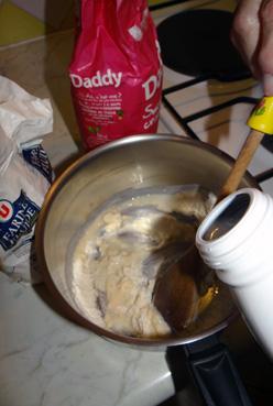 Iconographie - Préparation de la bouillie - Mélange du sucre, de la farine et du lait