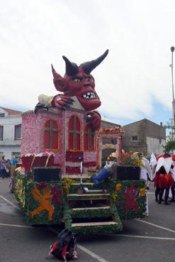 Iconographie - Fête des fleurs - Le char du diable