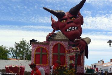 Iconographie - Fête des fleurs - Le char du diable