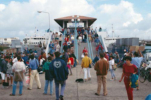 Iconographie - Arrivée d'un bateau à la gare maritime