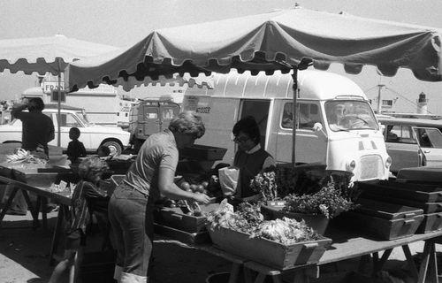 Iconographie - Marché sur le quai