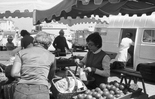 Iconographie - Marché sur le quai