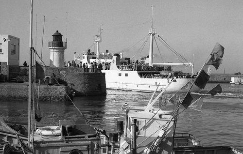 Iconographie - Le paquebot La Vendée quittant le port