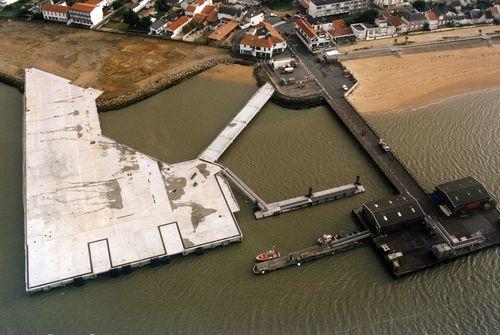 Iconographie - Construction de la plate-forme de la gare maritime