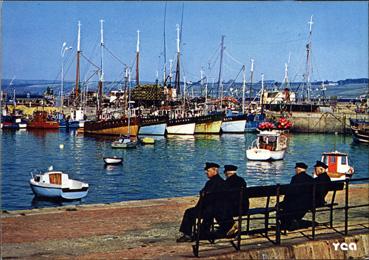 Iconographie - Langoustiers à quai dans le nouveau port