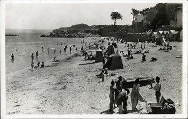 Iconographie - La plage des Sables Blancs à l'heure du bain