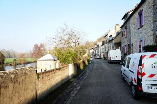 Iconographie - Maisons de moëlons sur la rive de la Sarthe