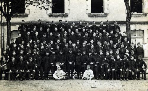Iconographie - Soldats du 137e RI à la caserne vers 1906