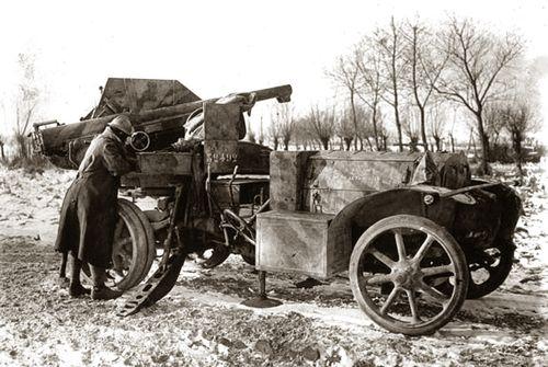 Iconographie - Canon sur une automobile dans la neige