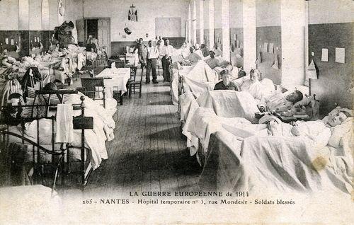 Iconographie - Hôpital temporaire N° 3, rue Mondésir - Les soldats blessés