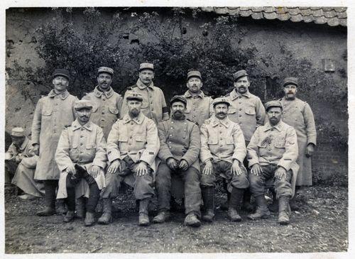 Iconographie - Groupe de soldats du 93e RI quelque part sur le front