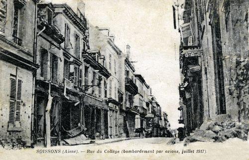 Iconographie - Rue du Collège (bombardement par avions, juillet 1917)