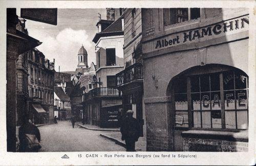 Iconographie - Rue Porte aux Bergers (au fond le sépulcre)