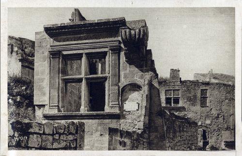 Iconographie - Fenêtre renaissance - Ruines d'un temple protestants