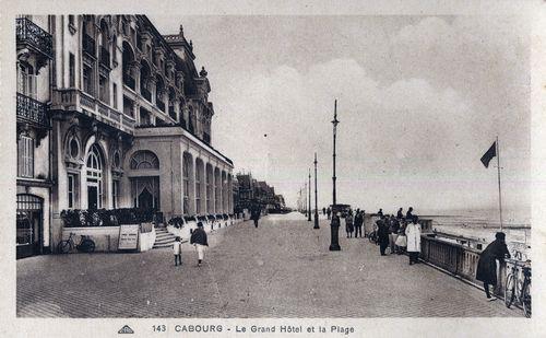 Iconographie - Le Grand Hôtel et la plage