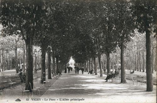 Iconographie - Le parc - L'allée principale