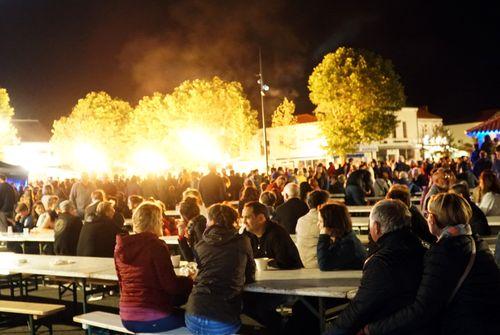 Iconographie - Feux de la Saint-Jean - Spectacle de lances-flammes