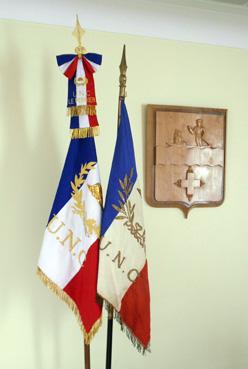 Iconographie - La remise de l'ancien drapeau UNC à la commune