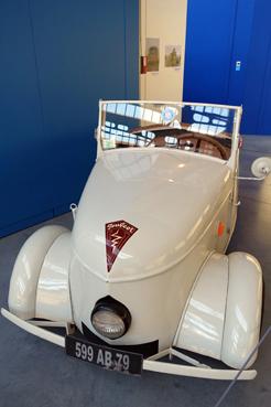 Iconographie - Peugeot VLV Electrique exposée au musée de Chatellerault