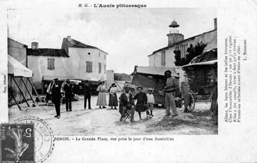 Iconographie - La grande place, vue prise le jour d'une assemblée