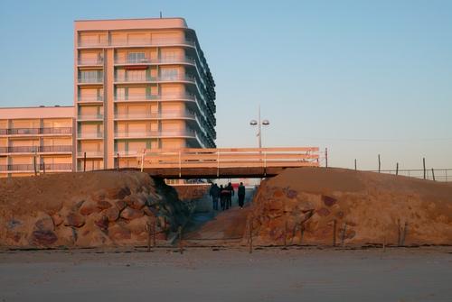 Iconographie - Passerelle pour la construction de la piscine