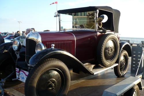 Iconographie - Voiture de collection sur le remblai