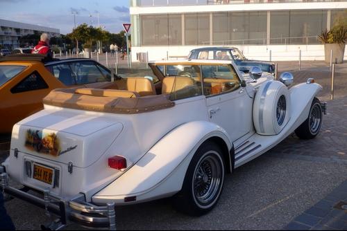 Iconographie - Voiture de collection sur le remblai