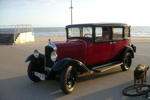 Iconographie - Voiture de collection sur le remblai