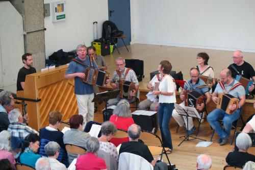 Iconographie - Ensemble de musique traditionnelle du Conservatoire au concert Le Havre en chansons à la Salle Franklin