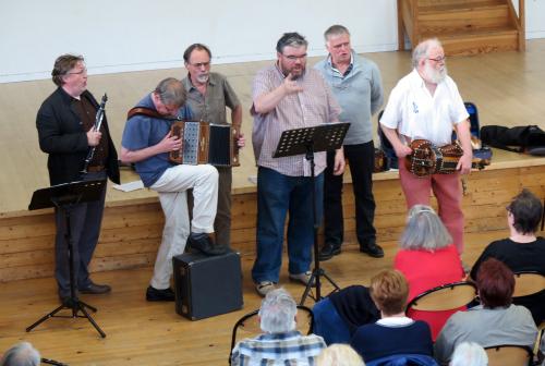 Iconographie - Les chanteurs collecteurs réunis  au concert Le Havre en chansons à la Salle Franklin