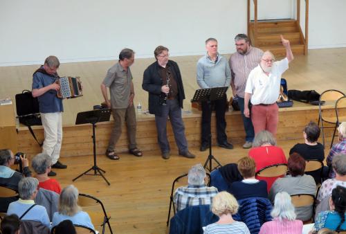 Iconographie - Les chanteurs collecteurs réunis  au concert Le Havre en chansons à la Salle Franklin