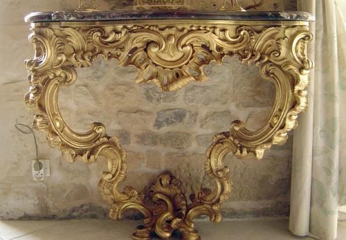 Iconographie - Une console Louis XV restaurée