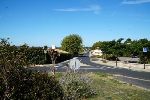 Iconographie - L'entrée de la route de Saint-Urbain