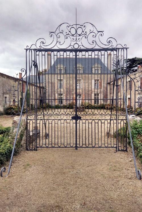 Iconographie - Restauration de la grille du château de la Mevelière