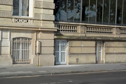 Iconographie - Réfection et restitution des grilles de protection d'un hôtel particulier, boulevard Solférino à Paris