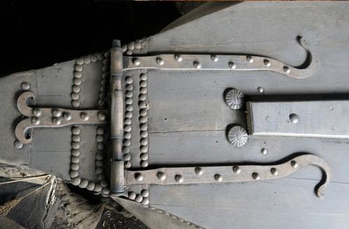 Iconographie - Fabrication du soufflet de forge du fort de l'an Mil au Puy du Fou