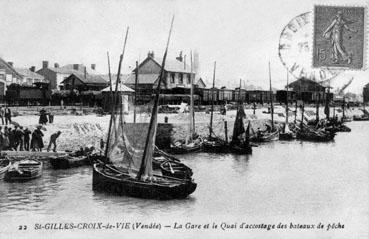 Iconographie - La gare et le quai d'accostage des bateaux de pêche