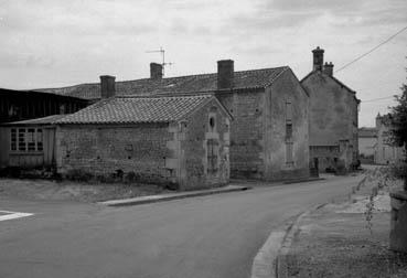 Iconographie - Groupe de maisons traditionnelles