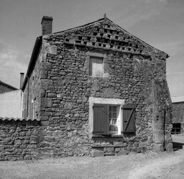 Iconographie - Pigeonnier dans le pignon du Grand Logis