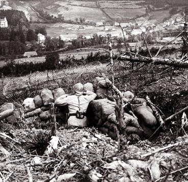 Iconographie - Guetteurs en position près de postes ennemis