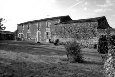 Iconographie - Maison traditionnelle dans le bourg