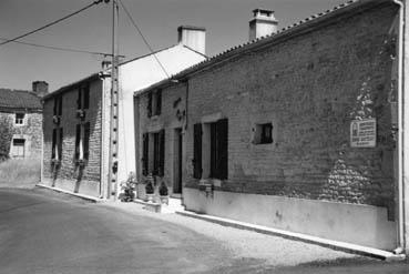 Iconographie - Maison en face du lavoir