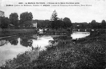 Iconographie - Le Marais Poitevin - L'écluse de la Sèvre Niortaise