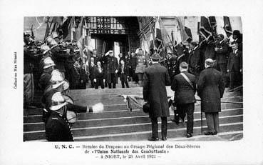 Iconographie - Remise du drapeau au Groupe Régional de l'Union Nationale