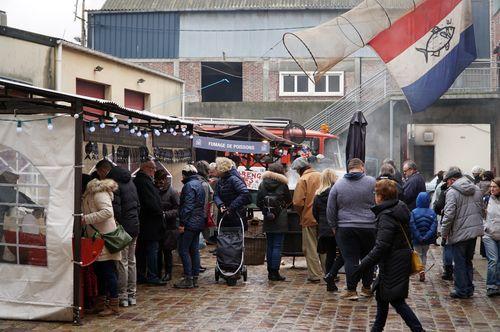 Iconographie - Grillades de poissons sur le quai lors de la Fête du hareng