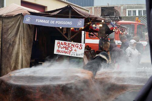 Iconographie - Grillades de poissons sur le quai lors de la Fête du hareng