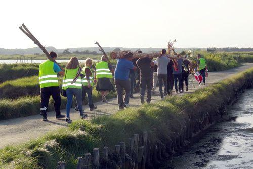 Iconographie - Mât de mai - L'arrivée dans les marais salants